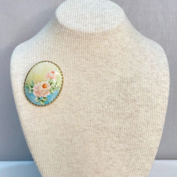 Floral Painted Ceramic Pendant Gold Tone Trim Metal - Picture 2 of 6